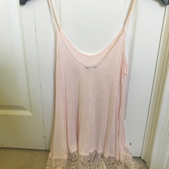 Tank top with Lace Detail - Picture 2 of 3